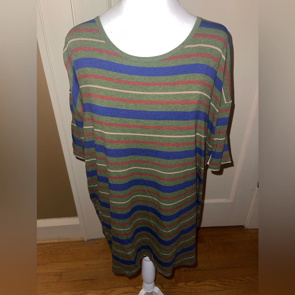 BNWT XS Lularoe Irma Top